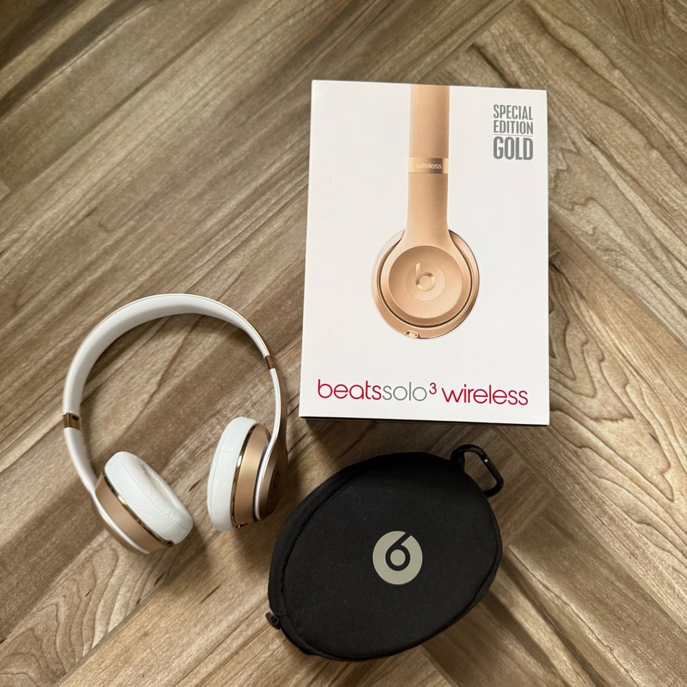 Beats Solo3 Headphones - Special Edition Gold & White
